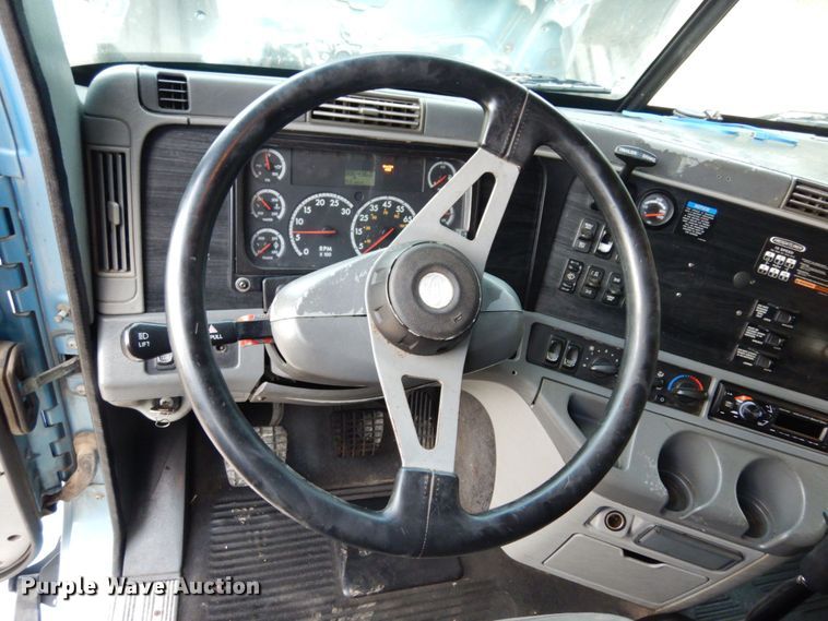 image for item DK0388 2006 Freightliner Columbia  semi truck