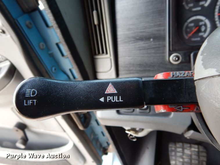 image for item DK0388 2006 Freightliner Columbia  semi truck