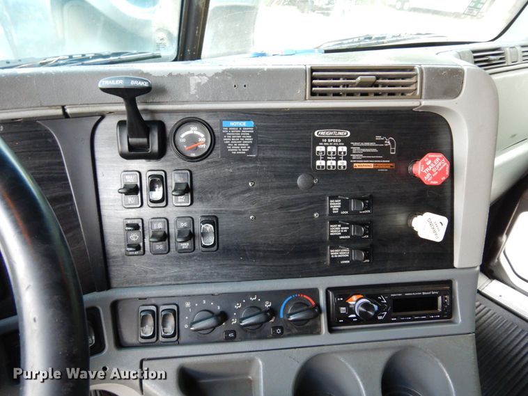 image for item DK0388 2006 Freightliner Columbia  semi truck