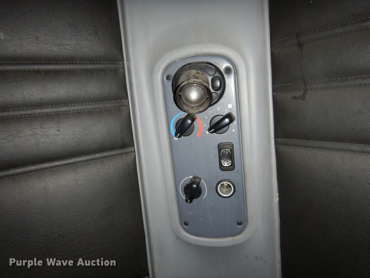 image for item DK0388 2006 Freightliner Columbia  semi truck