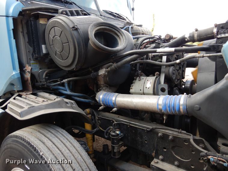 image for item DK0388 2006 Freightliner Columbia  semi truck