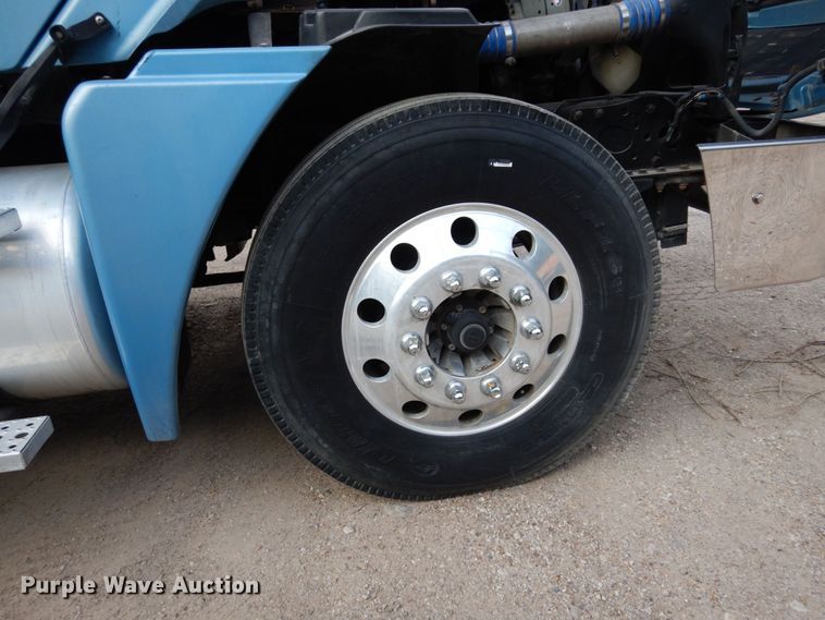 image for item DK0388 2006 Freightliner Columbia  semi truck