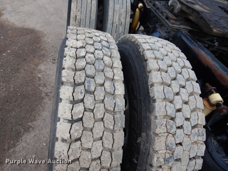 image for item DK0388 2006 Freightliner Columbia  semi truck