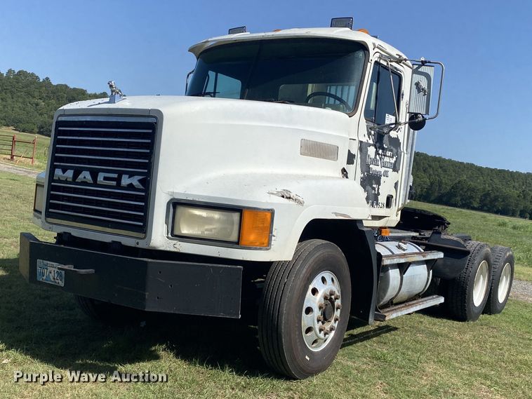 image for item DK6253 1998 Mack CH613  semi truck
