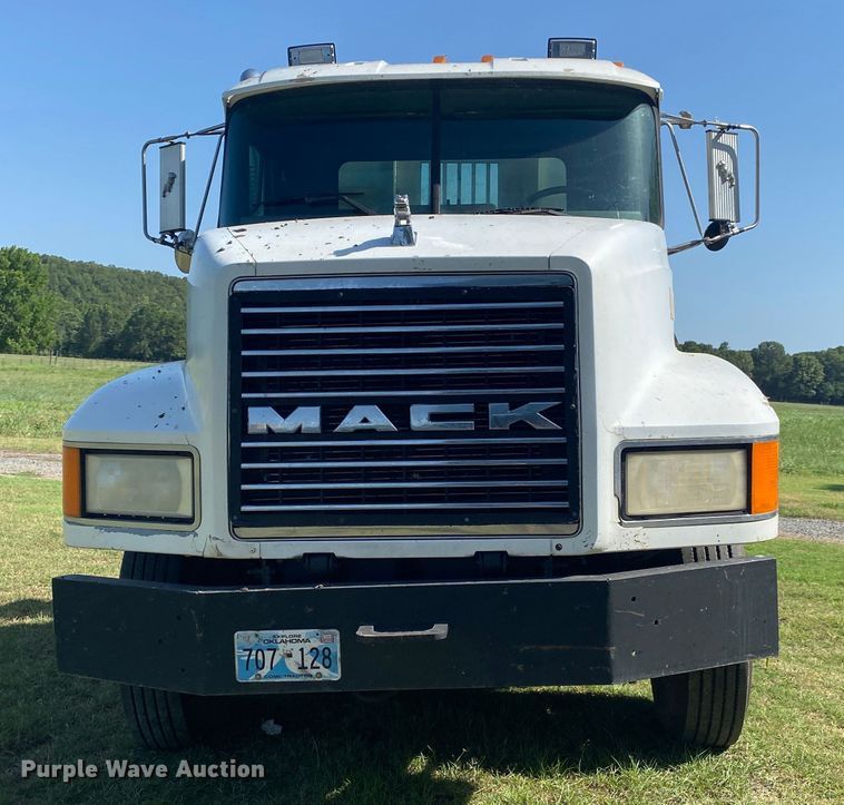 image for item DK6253 1998 Mack CH613  semi truck