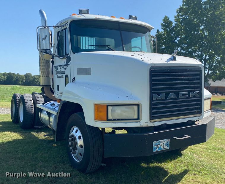 image for item DK6253 1998 Mack CH613  semi truck