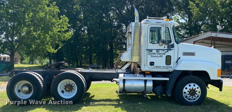 image for item DK6253 1998 Mack CH613  semi truck