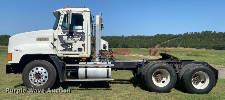 image for item DK6253 1998 Mack CH613  semi truck