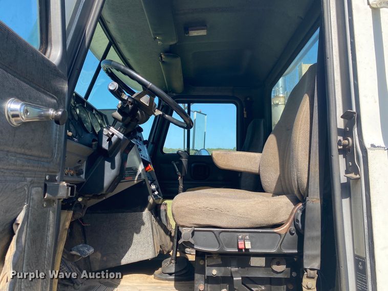 image for item DK6253 1998 Mack CH613  semi truck