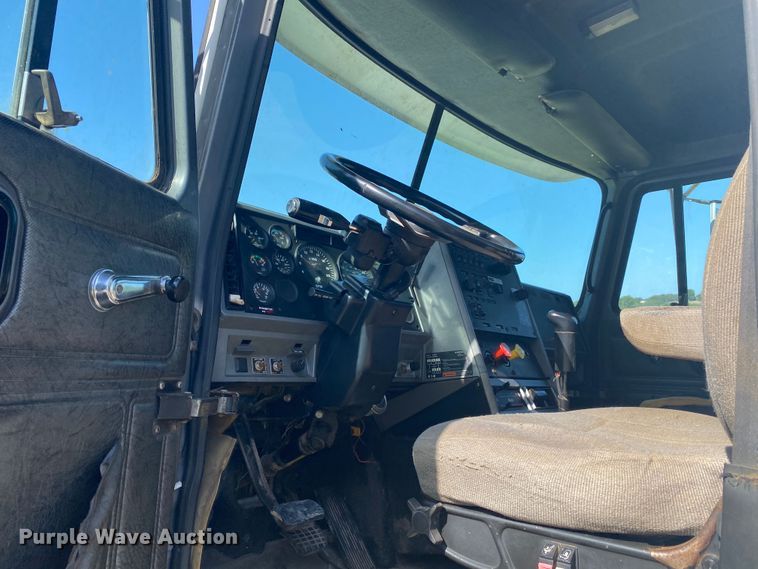 image for item DK6253 1998 Mack CH613  semi truck