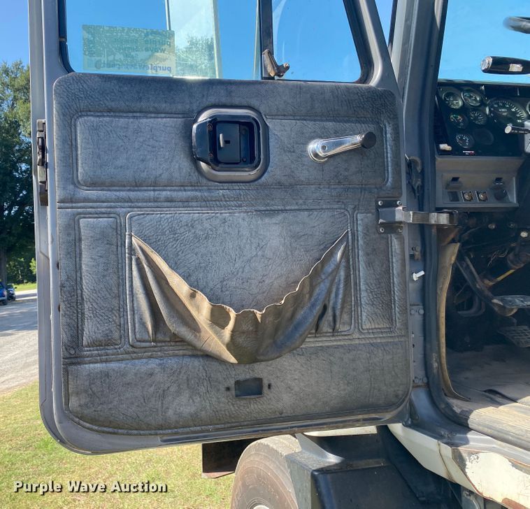 image for item DK6253 1998 Mack CH613  semi truck