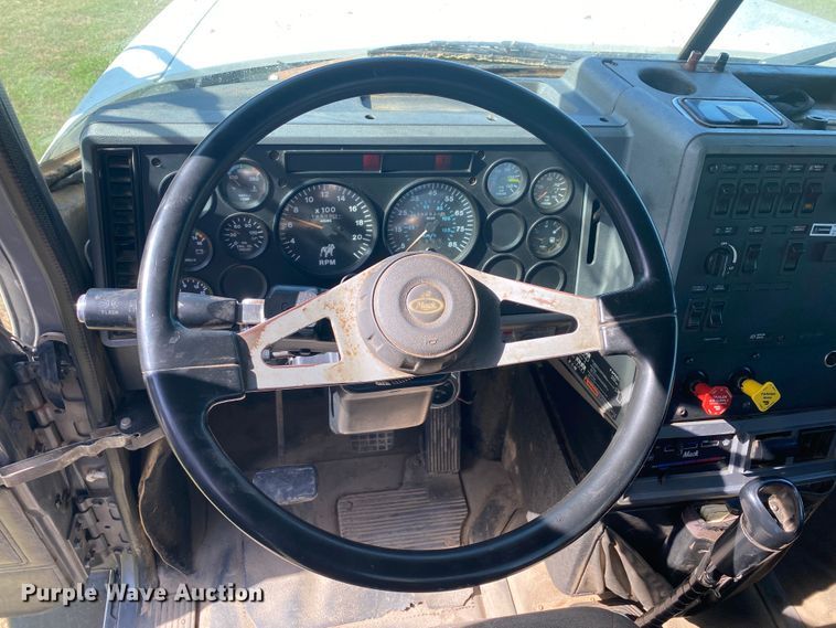 image for item DK6253 1998 Mack CH613  semi truck