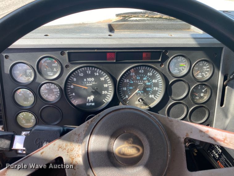 image for item DK6253 1998 Mack CH613  semi truck