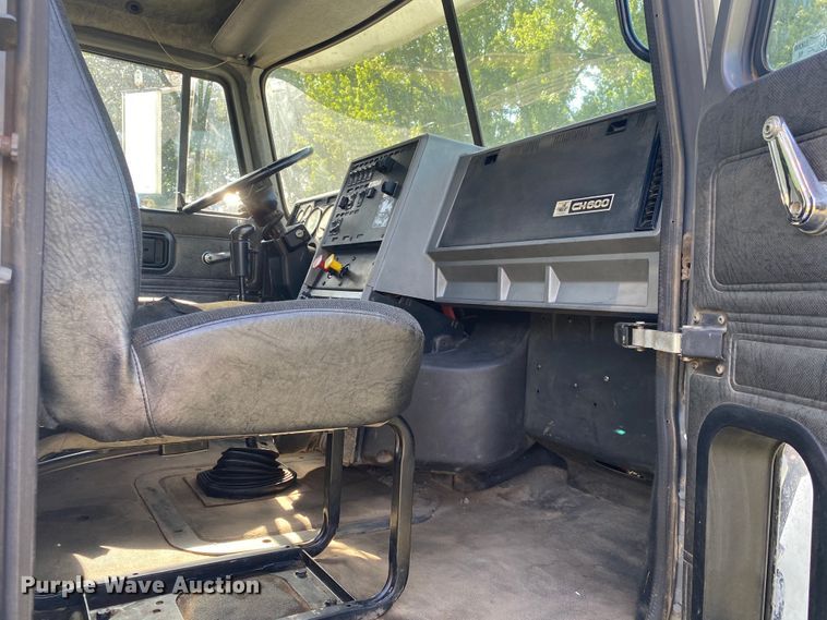 image for item DK6253 1998 Mack CH613  semi truck