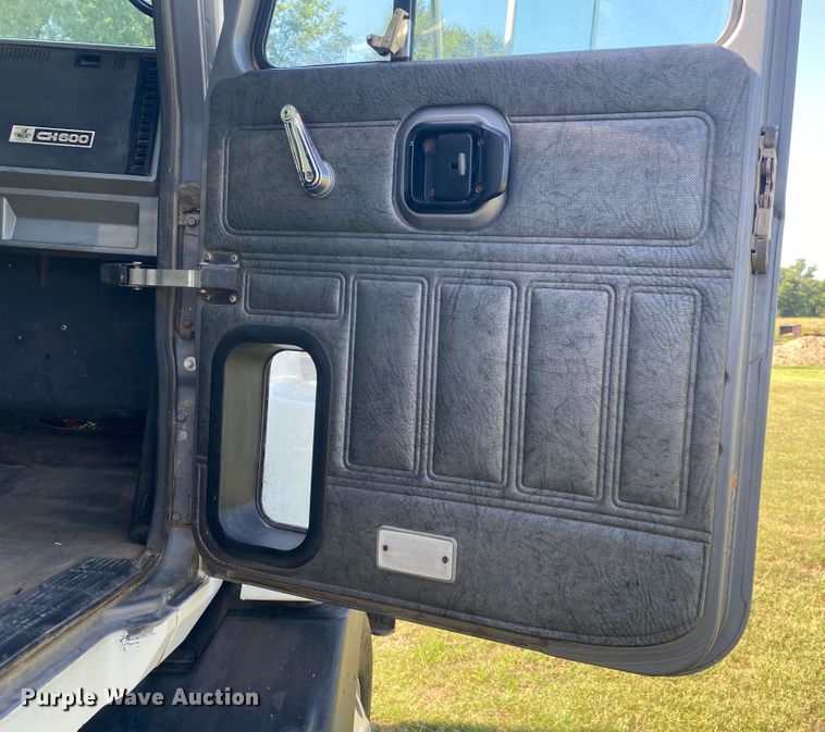 image for item DK6253 1998 Mack CH613  semi truck