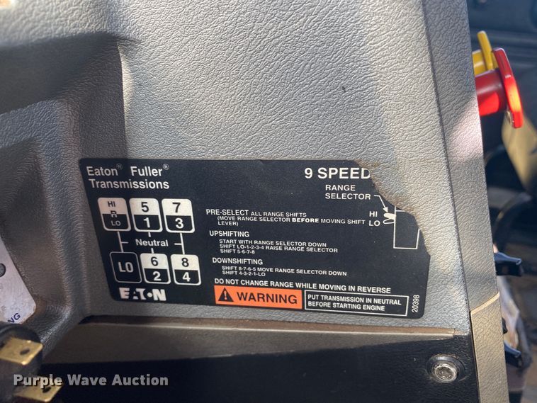 image for item DK6253 1998 Mack CH613  semi truck