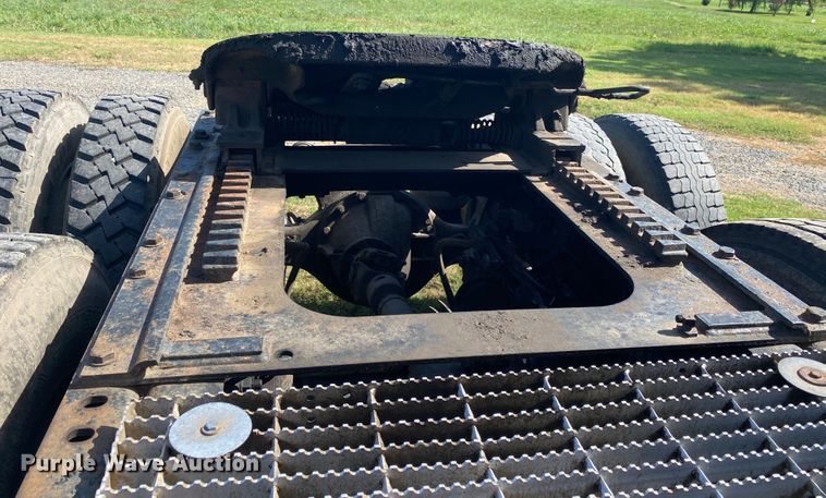 image for item DK6253 1998 Mack CH613  semi truck