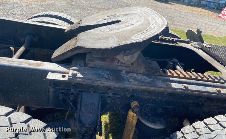 image for item DK6253 1998 Mack CH613  semi truck