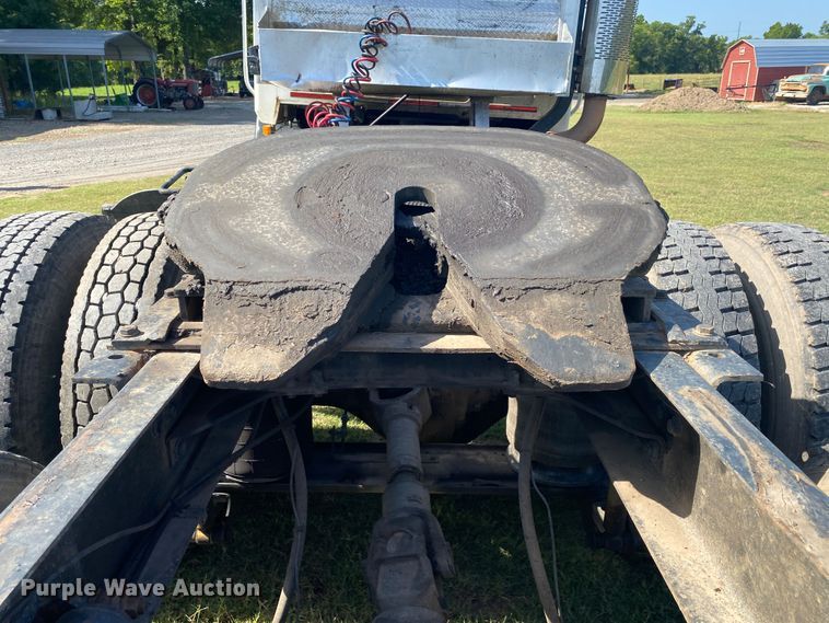 image for item DK6253 1998 Mack CH613  semi truck