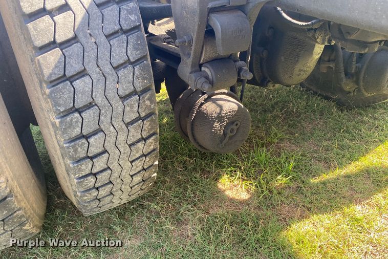 image for item DK6253 1998 Mack CH613  semi truck