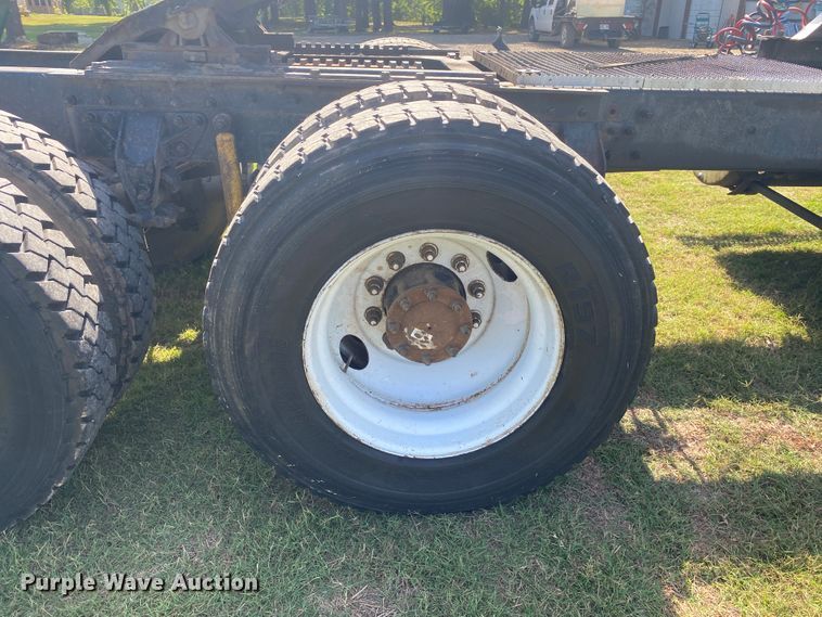 image for item DK6253 1998 Mack CH613  semi truck