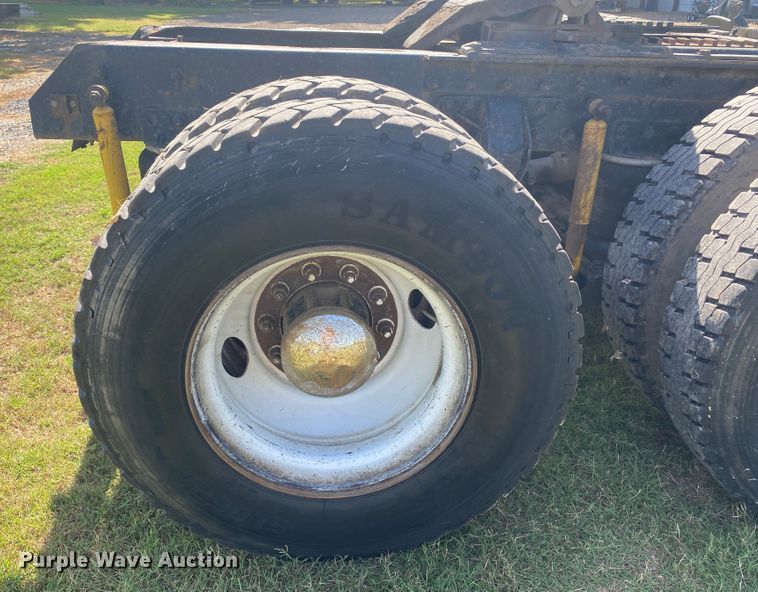 image for item DK6253 1998 Mack CH613  semi truck