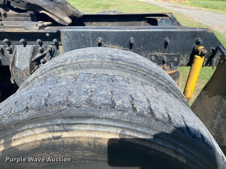 image for item DK6253 1998 Mack CH613  semi truck