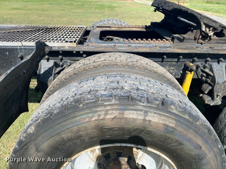 image for item DK6253 1998 Mack CH613  semi truck