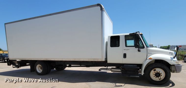 image for item DM2400 2012 International DuraStar 4300  box truck