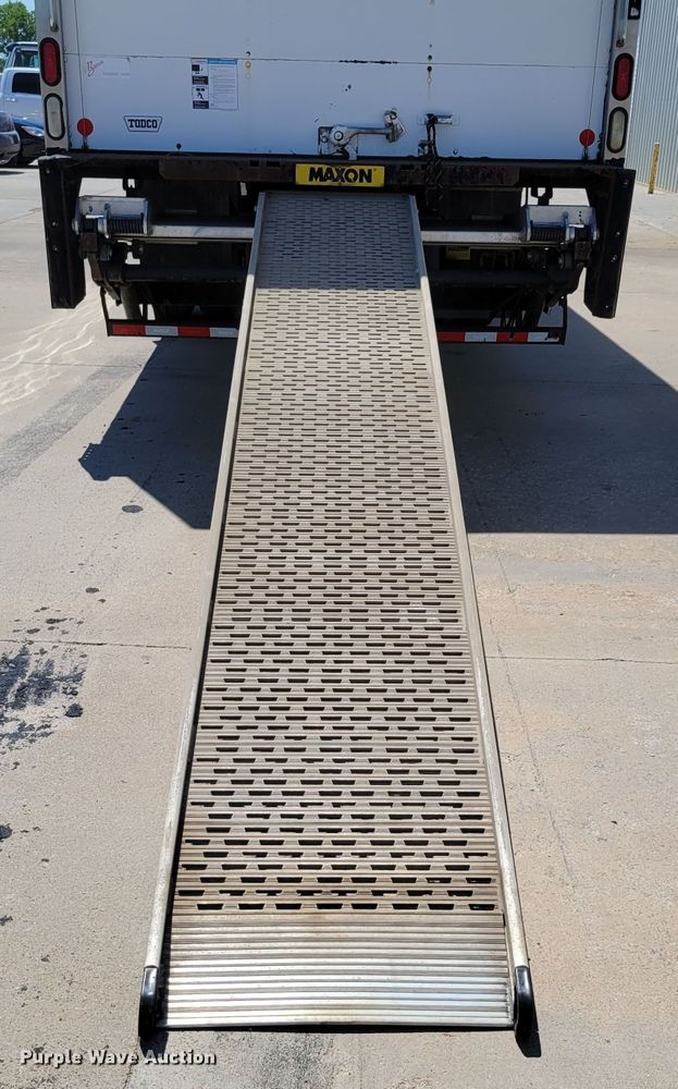 image for item DM2400 2012 International DuraStar 4300  box truck