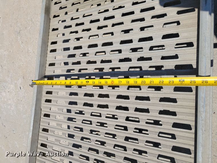 image for item DM2400 2012 International DuraStar 4300  box truck