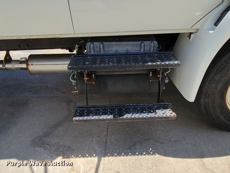 image for item DM2400 2012 International DuraStar 4300  box truck