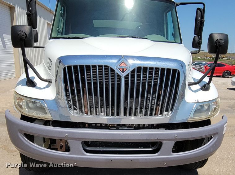 image for item DM2400 2012 International DuraStar 4300  box truck