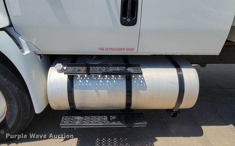 image for item DM2400 2012 International DuraStar 4300  box truck