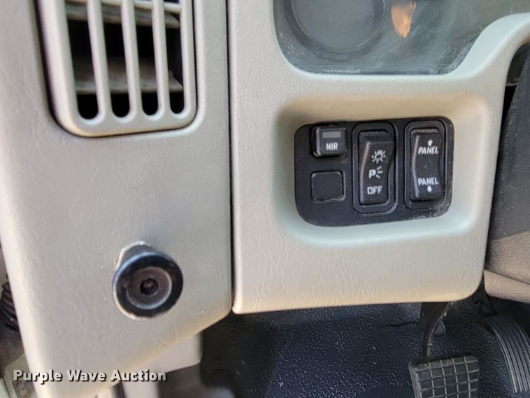 image for item DM2400 2012 International DuraStar 4300  box truck