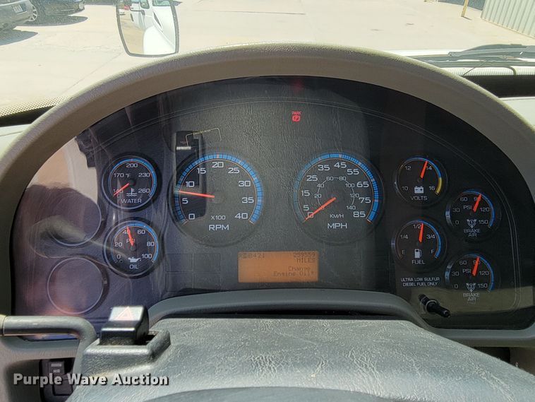 image for item DM2400 2012 International DuraStar 4300  box truck