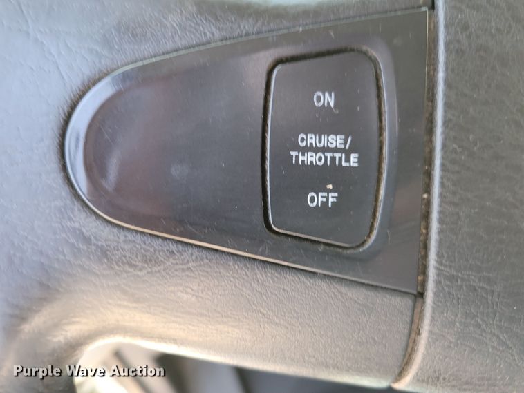 image for item DM2400 2012 International DuraStar 4300  box truck