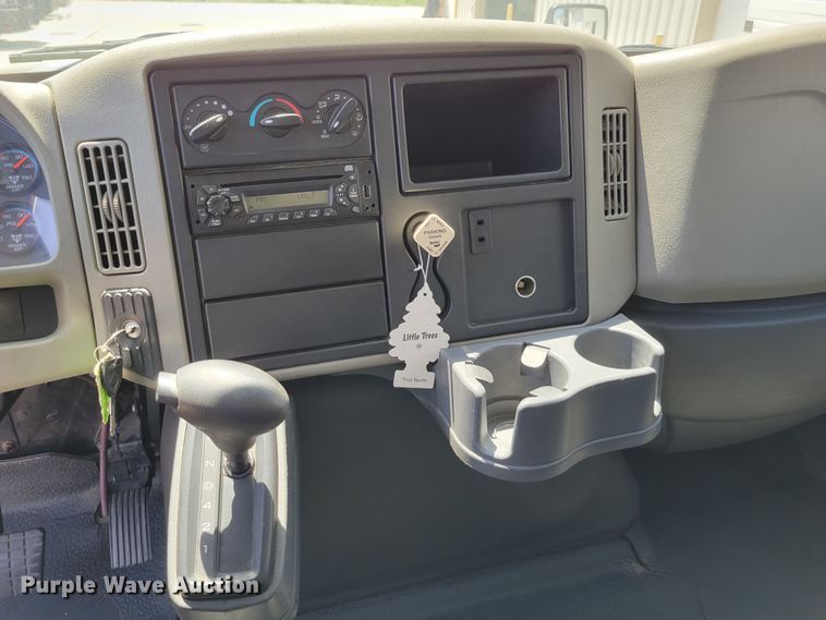 image for item DM2400 2012 International DuraStar 4300  box truck