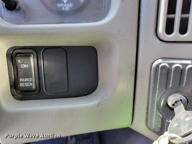 image for item DM2400 2012 International DuraStar 4300  box truck