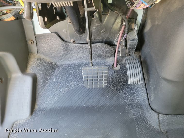 image for item DM2400 2012 International DuraStar 4300  box truck