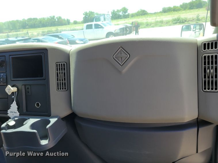 image for item DM2400 2012 International DuraStar 4300  box truck