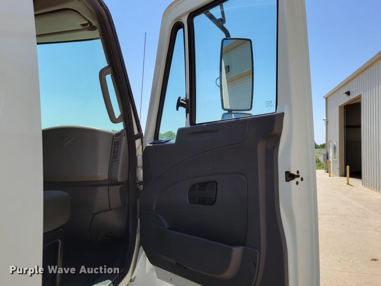 image for item DM2400 2012 International DuraStar 4300  box truck