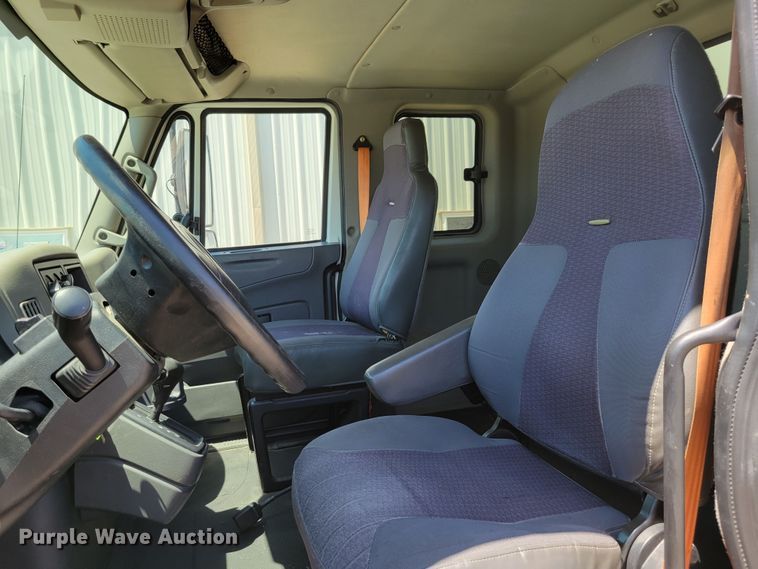 image for item DM2400 2012 International DuraStar 4300  box truck