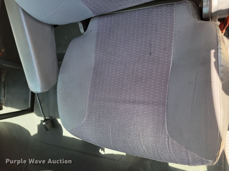 image for item DM2400 2012 International DuraStar 4300  box truck