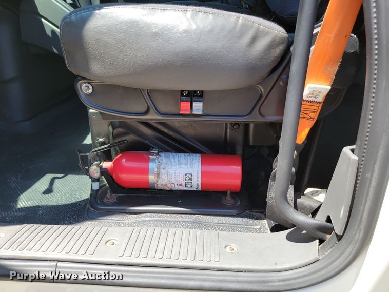 image for item DM2400 2012 International DuraStar 4300  box truck