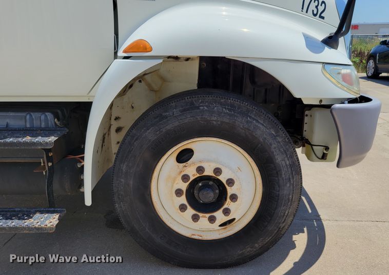 image for item DM2400 2012 International DuraStar 4300  box truck