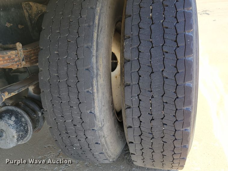 image for item DM2400 2012 International DuraStar 4300  box truck