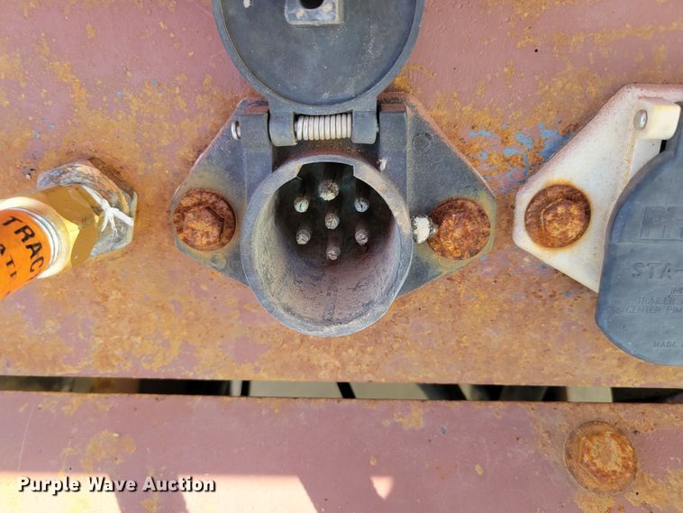 image for item DM2401 2003 Freightliner Columbia  semi truck