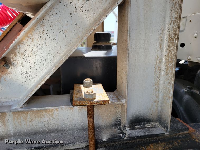 image for item DM2401 2003 Freightliner Columbia  semi truck