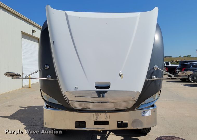 image for item DM2401 2003 Freightliner Columbia  semi truck